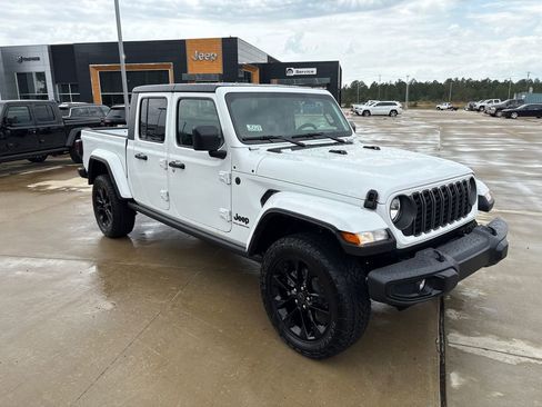 New 2025 Jeep Gladiator Sport image 3