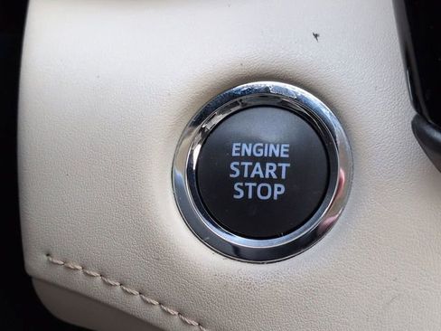 Used 2023 Toyota Highlander XLE FWD image 28