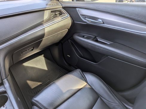 Used 2018 Cadillac XT5 Luxury w/ Driver Awareness Package FWD image 15