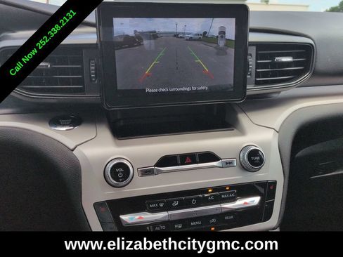 Used 2023 Ford Explorer XLT AWD/4WD image 12
