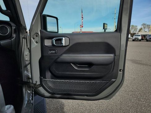 Used 2021 Jeep Gladiator Overland w/ Uconnect 4C Nav & Sound Group image 25
