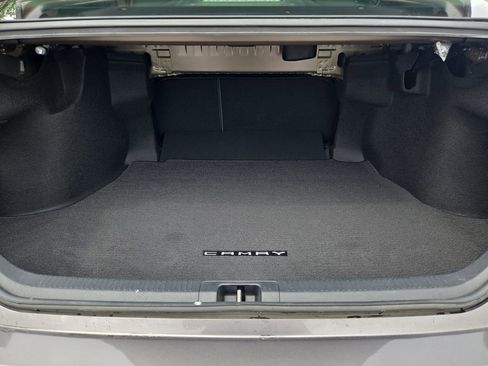 Used 2020 Toyota Camry SE w/ Carpet Mat Package FWD image 12