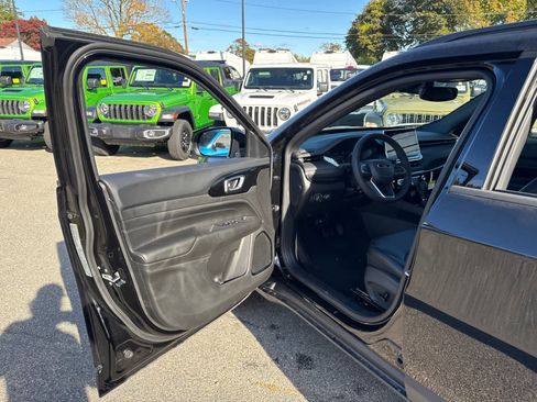 New 2026 Jeep Compass Limited image 11