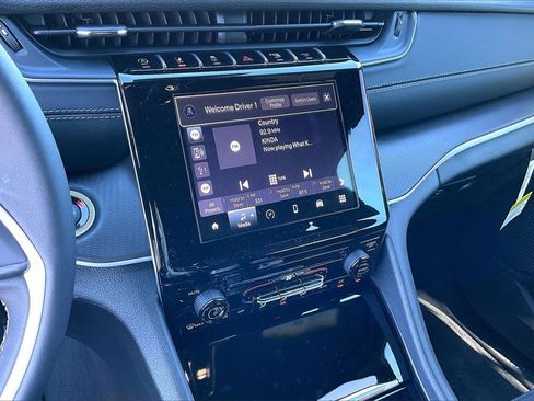 New 2025 Jeep Grand Cherokee Laredo w/ Trailer Tow Package image 18