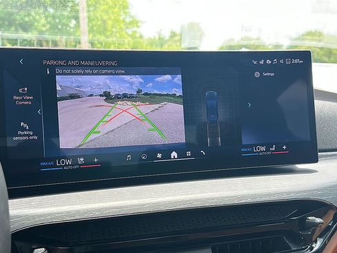 New 2025 BMW 330i Sedan w/ Premium Package image 23