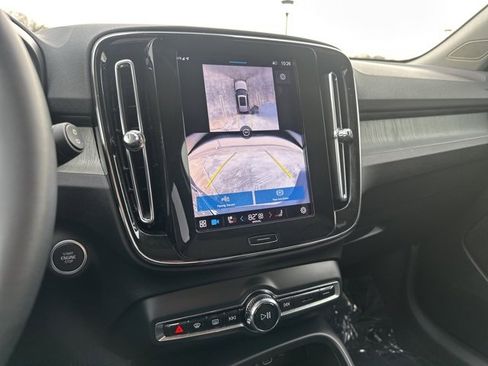 Certified 2025 Volvo XC40 B5 Plus image 23