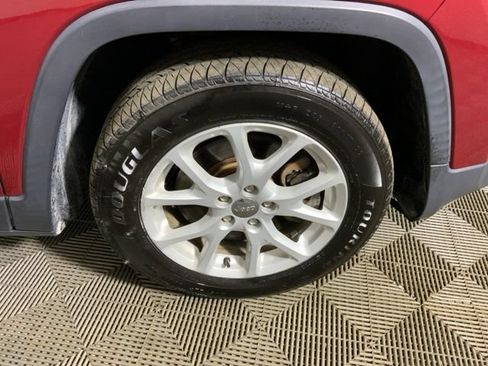 Used 2017 Jeep Cherokee Latitude FWD image 12