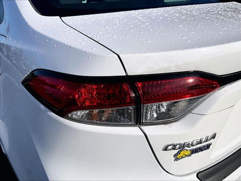 Used 2025 Toyota Corolla LE image 33