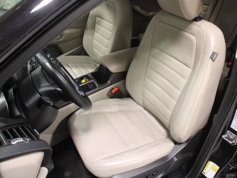 Used 2019 Ford Escape Titanium image 12