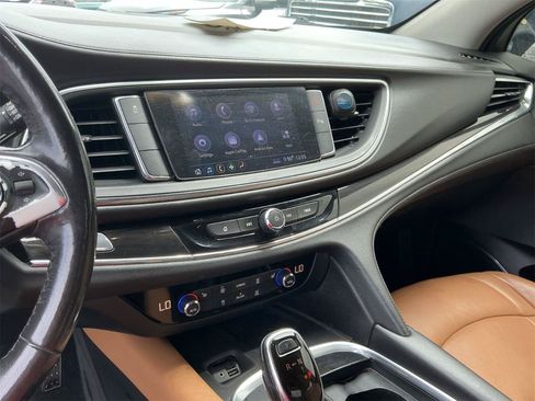 Used 2020 Buick Enclave Essence FWD image 13