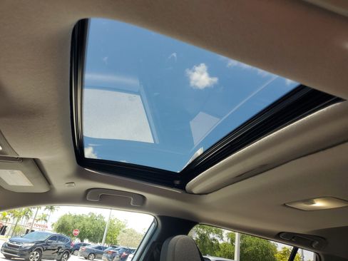 Certified 2024 Toyota Corolla Cross LE w/ Moonroof Package FWD image 19