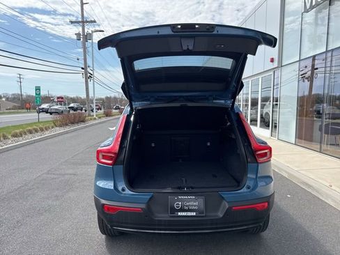 Certified 2025 Volvo XC40 B5 Plus AWD/4WD image 11