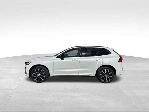 Used 2023 Volvo XC60 B5 Plus image 3