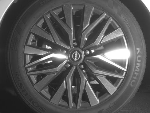 Used 2025 Nissan Altima 2.5 SV FWD image 12