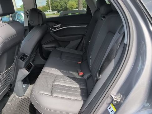 Used 2021 Audi e-tron Premium Plus w/ Premium Plus Package AWD/4WD image 24