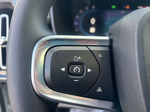 Certified 2023 Volvo XC40 B5 Plus w/ Protection Package Premier image 22