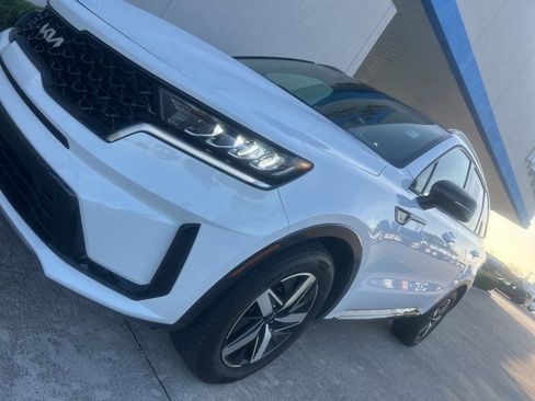 Used 2023 Kia Sorento S w/ Panoramic Sunroof Package image 4