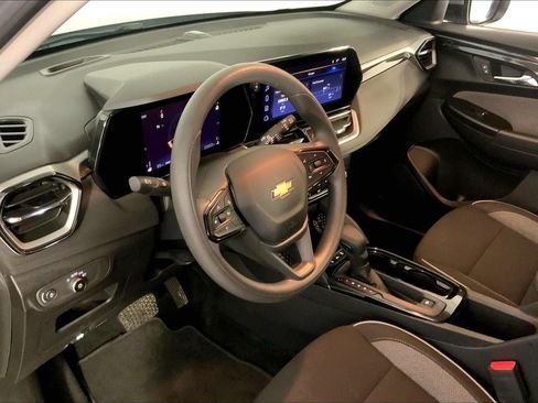 Used 2025 Chevrolet TrailBlazer LT AWD/4WD image 14