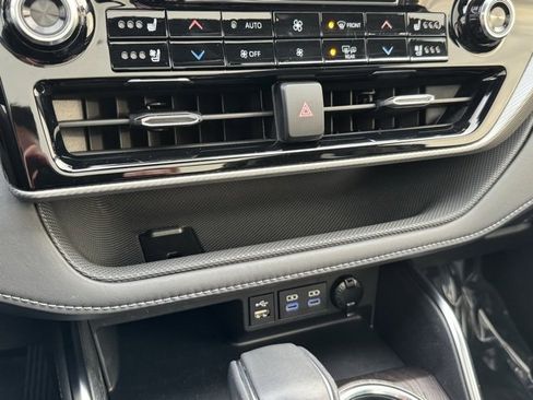 Used 2022 Toyota Highlander Platinum image 18