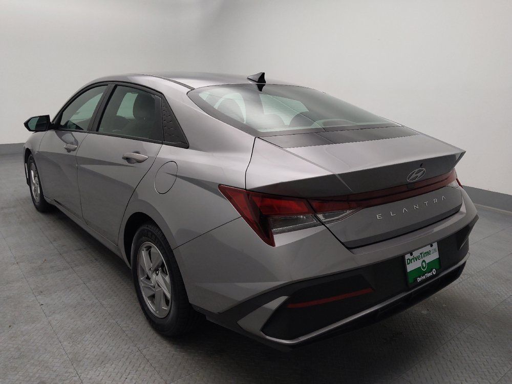Used 2025 Hyundai Elantra SE FWD image 5