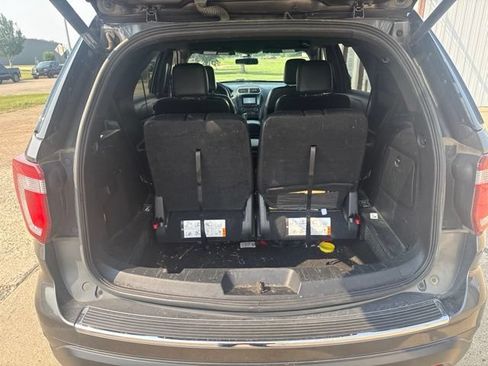 Used 2018 Ford Explorer XLT w/ Equipment Group 202A AWD/4WD image 20