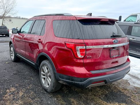 Used 2019 Ford Explorer XLT image 11
