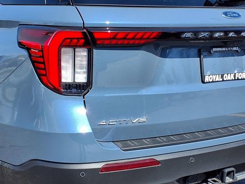 Used 2025 Ford Explorer Active w/ Active Comfort Package image 7