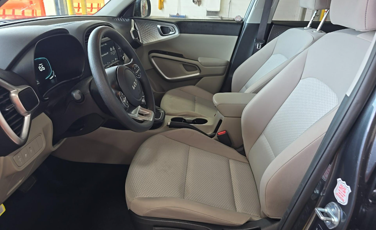 Certified 2025 Kia Soul LX w/ LX Technology Package FWD image 10