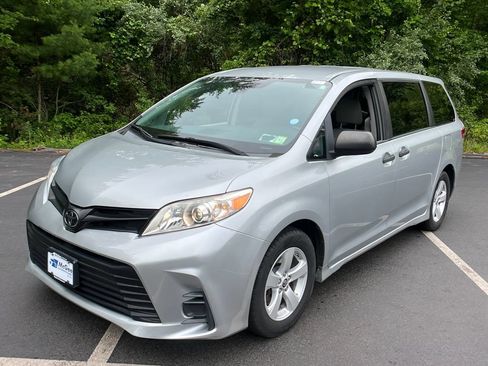 Used 2020 Toyota Sienna L FWD image 30