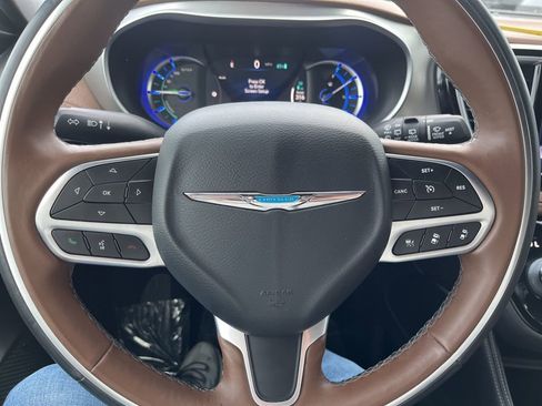 Used 2021 Chrysler Pacifica Limited w/ Premium & Safety Sphere Group image 15