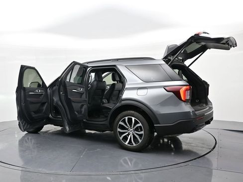 Used 2025 Ford Explorer ST-Line image 26