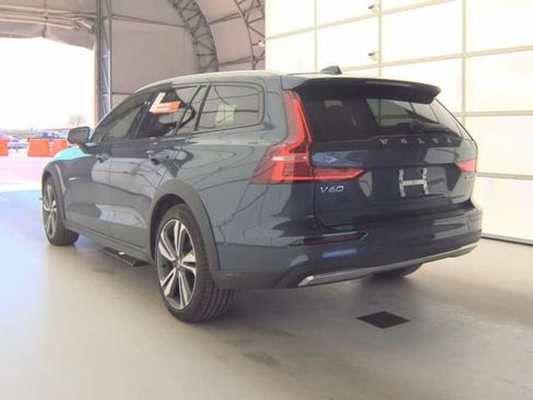 Used 2025 Volvo V60 B5 Cross Country Plus image 3