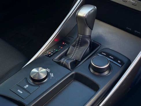Used 2015 Lexus IS 250 RWD image 21