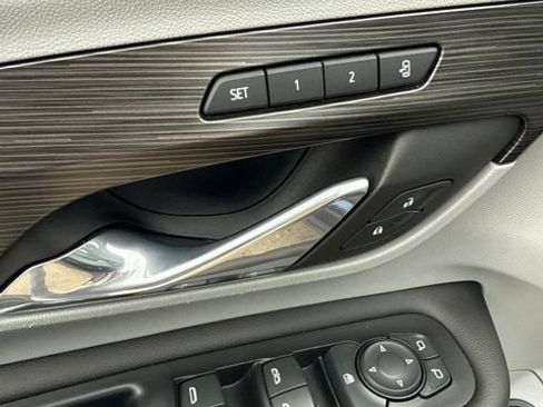 Used 2023 GMC Terrain SLT w/ Infotainment Package II AWD/4WD image 15