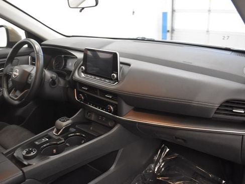 Used 2025 Nissan Rogue SV AWD/4WD image 18
