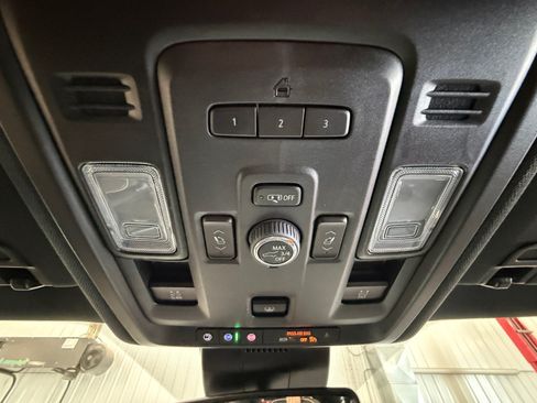Used 2023 GMC Yukon SLT w/ SLT Premium Package AWD/4WD image 20