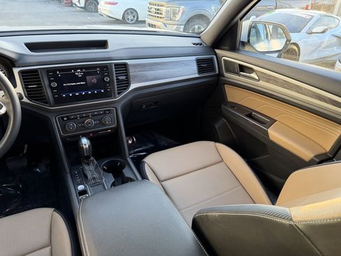 Used 2021 Volkswagen Atlas Cross Sport SE image 34