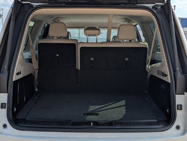 Used 2024 Jeep Wagoneer L Series II RWD image 28