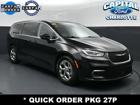Used 2024 Chrysler Pacifica Limited FWD image 3