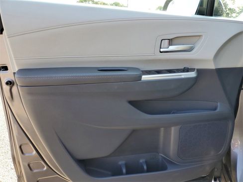 Used 2022 Toyota Sienna XLE image 18