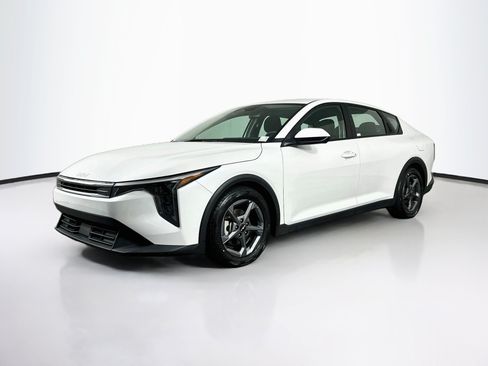 Used 2025 Kia K4 FWD image 3