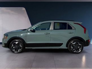 Certified 2025 Kia Niro Wind w/ Wind Preserve Package video 2