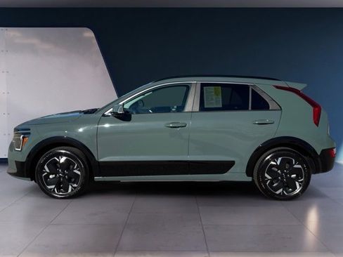 Certified 2025 Kia Niro Wind w/ Wind Preserve Package image 2