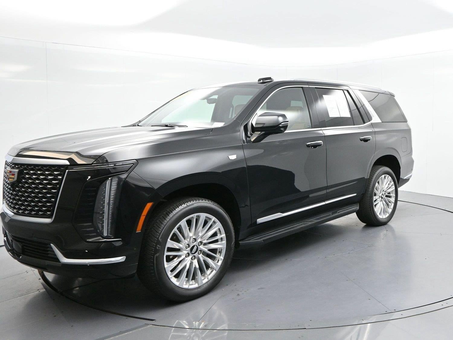 Certified 2025 Cadillac Escalade Premium Luxury AWD/4WD image 3