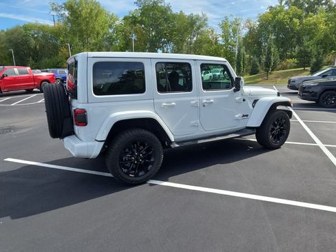Used 2023 Jeep Wrangler Unlimited Sahara AWD/4WD image 3