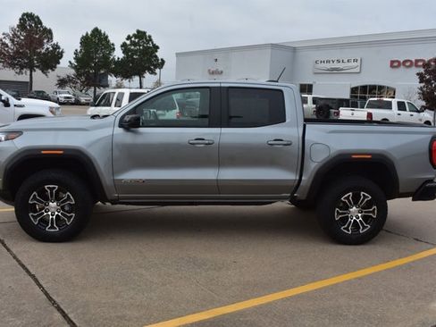 Used 2025 GMC Canyon AT4 image 9