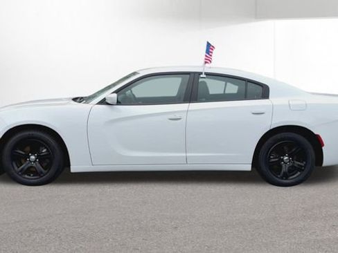 Used 2022 Dodge Charger SXT RWD image 5