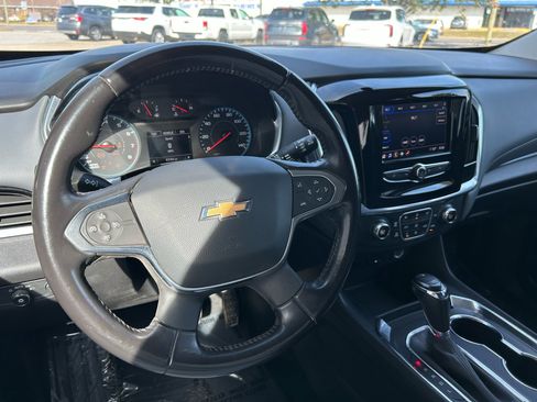 Used 2020 Chevrolet Traverse LT image 11