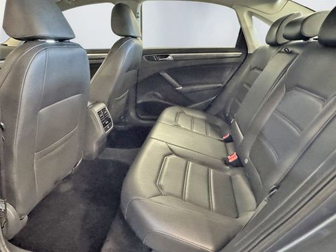 Used 2017 Volkswagen Passat 1.8T SE FWD image 23
