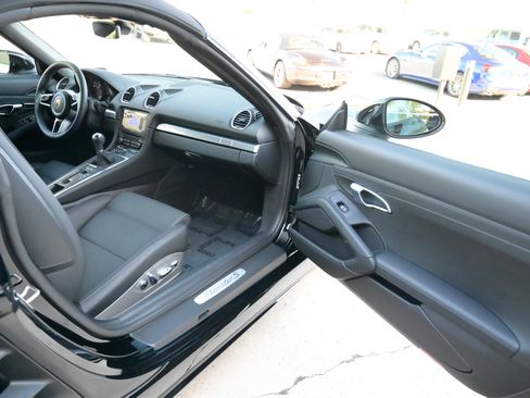 Used 2021 Porsche 718 Boxster S image 36